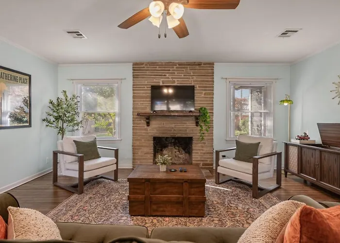 Holiday home Retro 2br King Bed Pet-friendly Tu Expo Tulsa