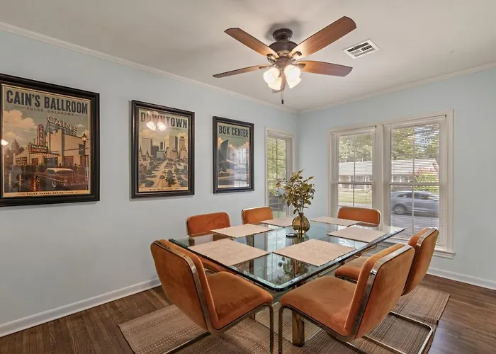 Holiday home Retro 2br King Bed Pet-friendly Tu Expo Tulsa