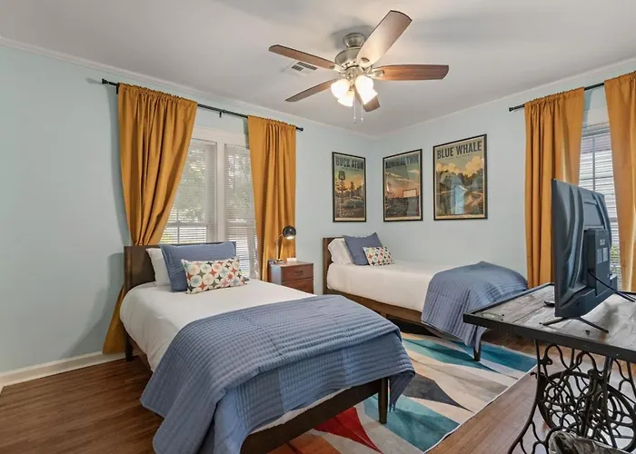 Retro 2br King Bed Pet-friendly Tu Expo Holiday home