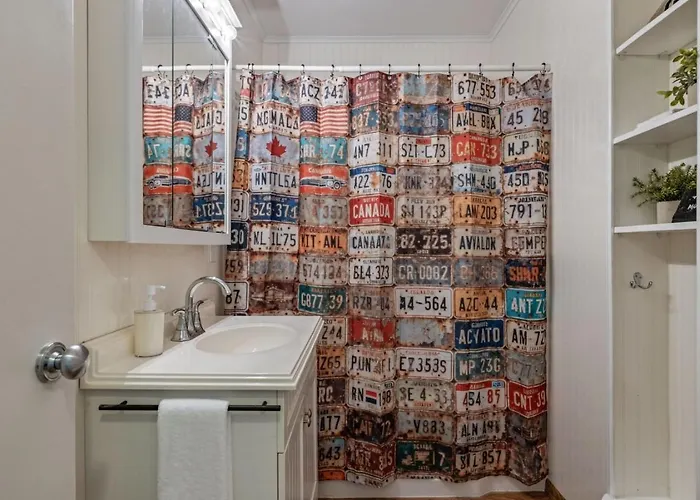 Retro 2br King Bed Pet-friendly Tu Expo Holiday home *
