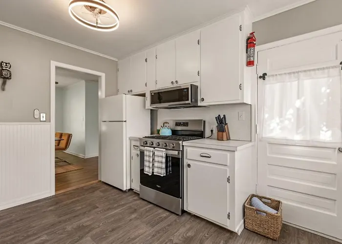 Holiday home Retro 2br King Bed Pet-friendly Tu Expo Tulsa
